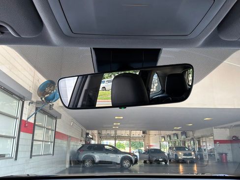 Used 2017 Toyota Highlander Limited FWD image 19