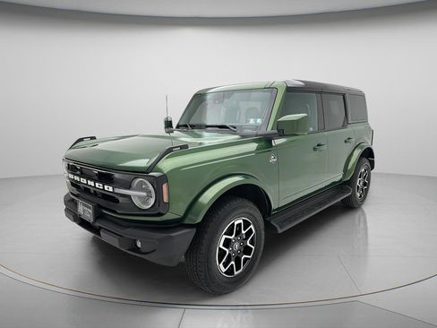 Used 2025 Ford Bronco Outer Banks AWD/4WD image 3