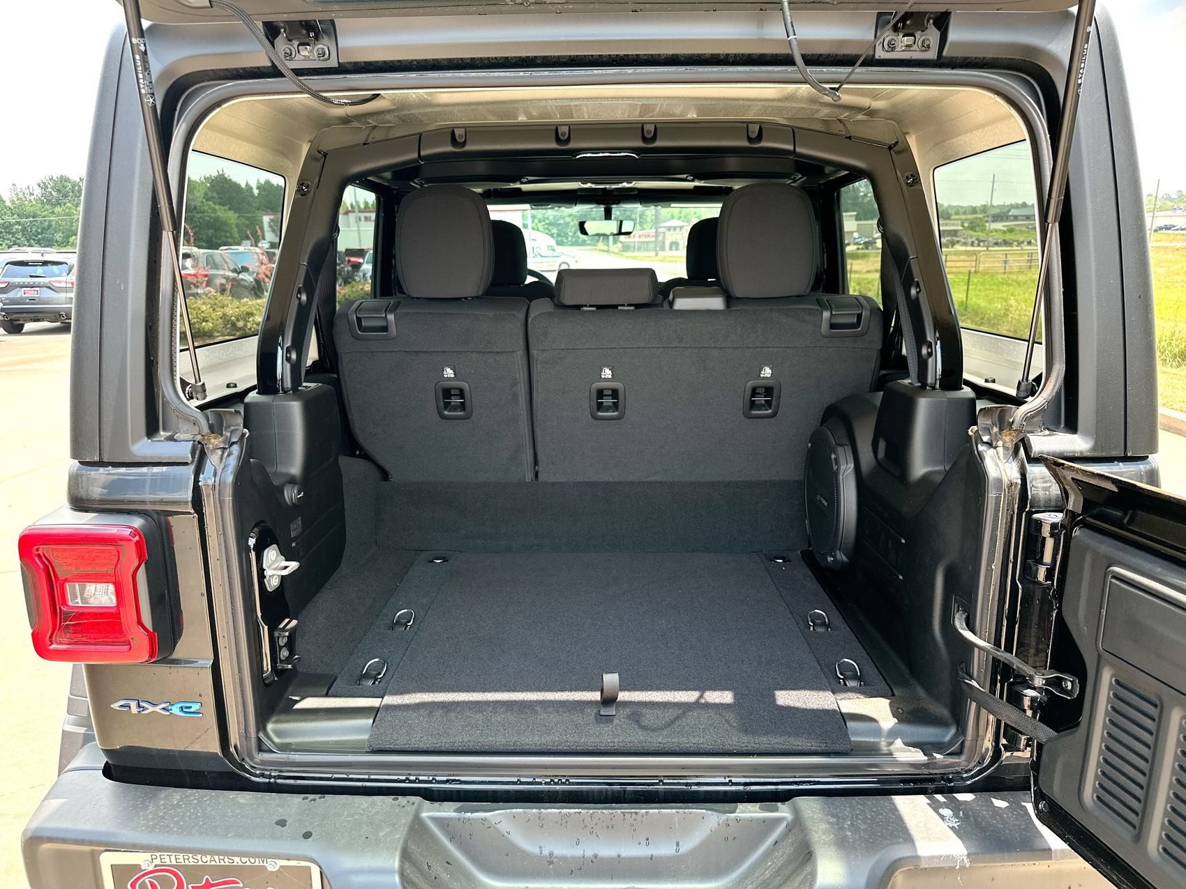 New 2023 Jeep Wrangler Unlimited Rubicon 4xe w/ Cold Weather Group AWD/4WD image 23
