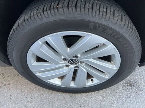 Used 2020 Volkswagen Atlas Cross Sport SE w/ Towing Package image 27