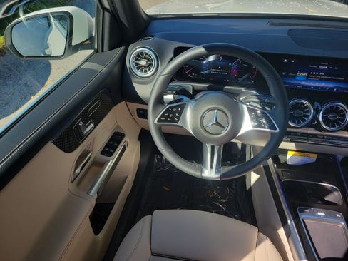 Certified 2025 Mercedes-Benz GLB 250 image 17