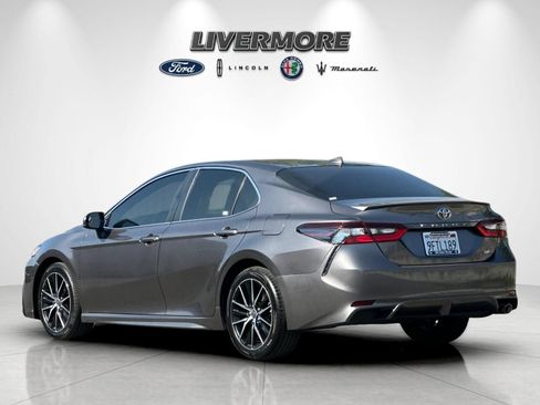 Used 2021 Toyota Camry SE FWD image 5