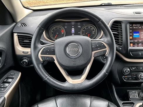 Used 2018 Jeep Cherokee Limited image 5