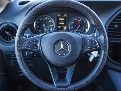 Used 2023 Mercedes-Benz Metris image 17