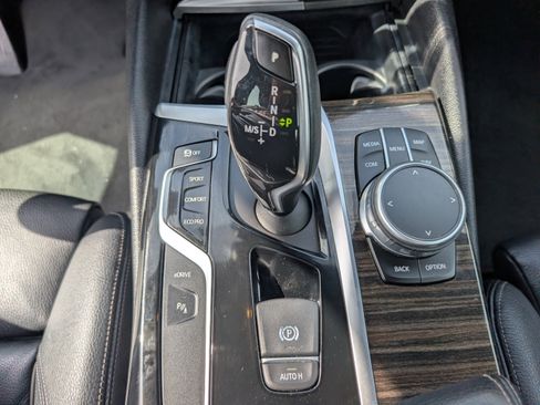 Used 2018 BMW 530e RWD image 13