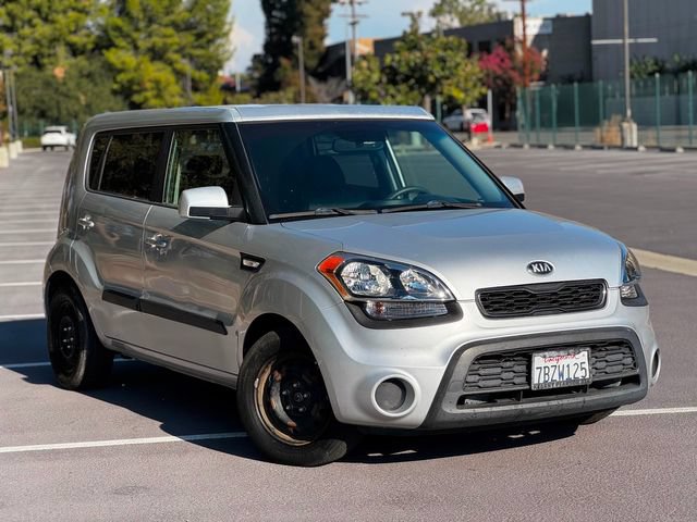Used 2013 Kia Soul FWD image 1