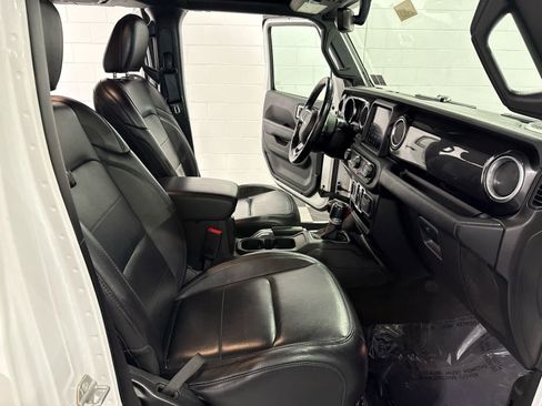 Used 2020 Jeep Wrangler Unlimited Sahara AWD/4WD image 13