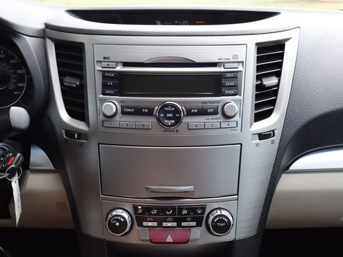 Used 2010 Subaru Legacy 2.5i Premium AWD/4WD image 34