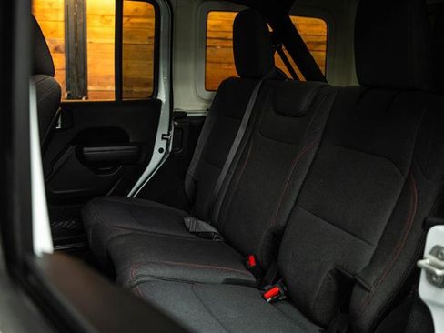 Used 2024 Jeep Wrangler Unlimited Rubicon AWD/4WD image 10