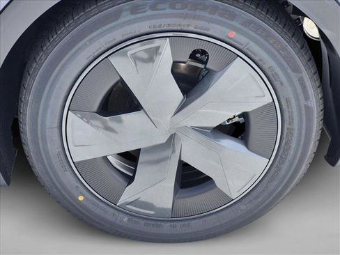 New 2026 Toyota Prius LE FWD image 10