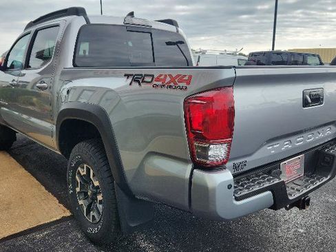 Used 2019 Toyota Tacoma TRD Off-Road image 5