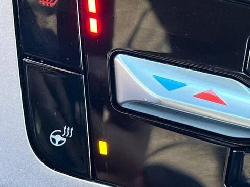 Used 2021 Ford Explorer XLT w/ Equipment Group 202A image 21