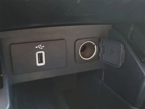 Used 2018 Ford Explorer XLT w/ Equipment Group 202A image 29