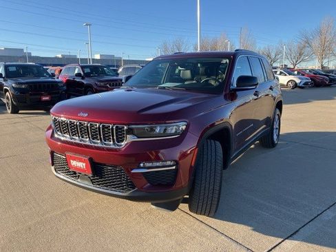 Certified 2022 Jeep Grand Cherokee Limited image 3