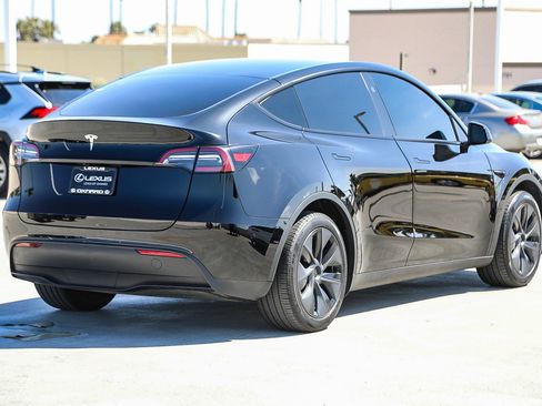 Used 2025 Tesla Model Y Long Range RWD image 7