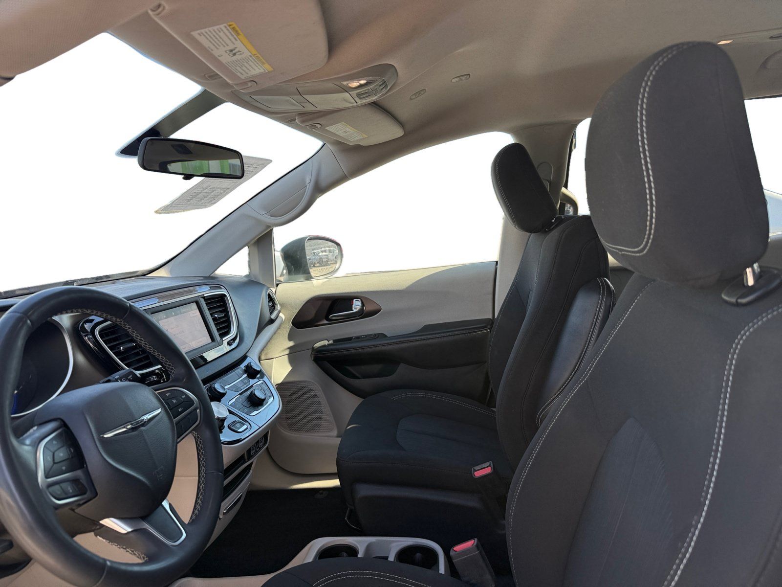Used 2022 Chrysler Voyager LX FWD image 11