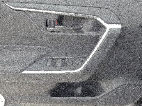 Used 2022 Toyota RAV4 LE image 12