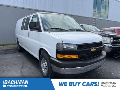 New 2026 Chevrolet Express 3500 Extended RWD image 1