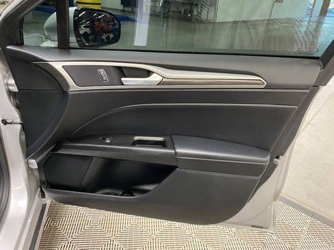 Used 2017 Ford Fusion SE image 13