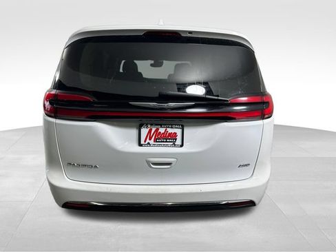 Used 2022 Chrysler Pacifica Touring-L AWD/4WD image 6