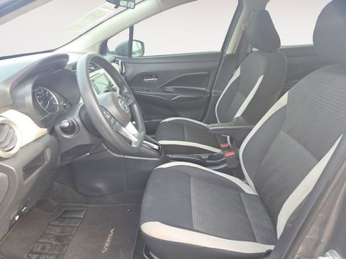 Used 2020 Nissan Versa SV w/ Trunk Package image 9