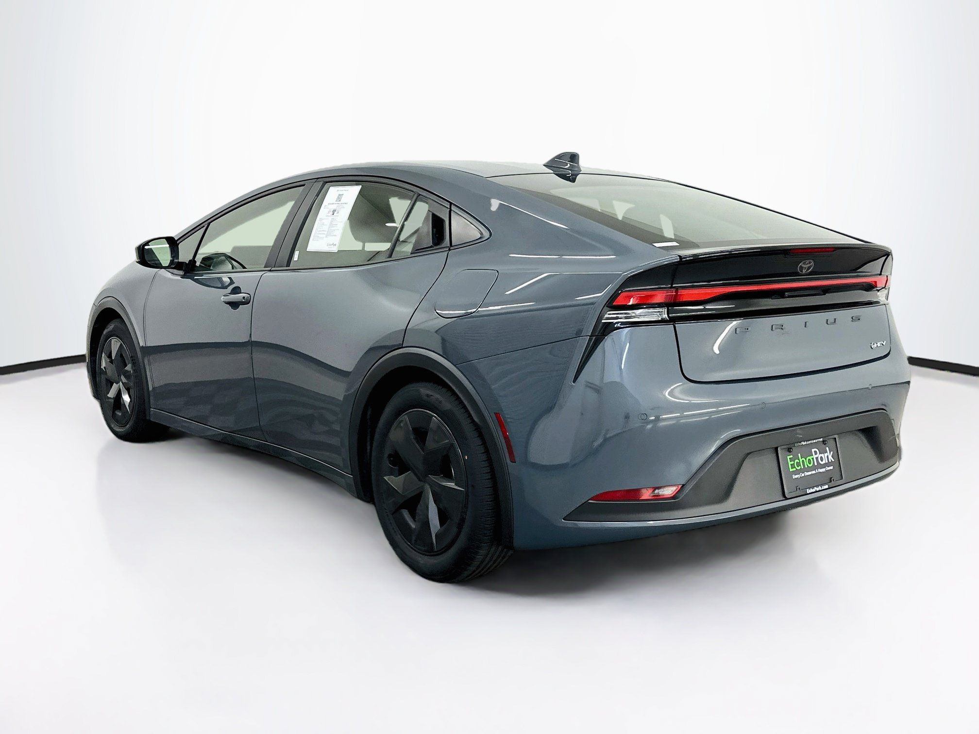 Used 2025 Toyota Prius LE FWD image 5