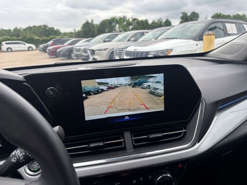 Used 2025 Chevrolet Trax LT w/ LT Convenience Package image 22