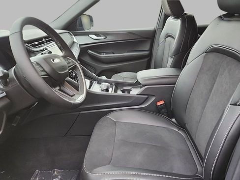 New 2025 Jeep Grand Cherokee L Altitude image 17