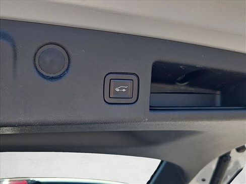 Certified 2022 Chevrolet Equinox RS w/ Infotainment Package FWD image 11