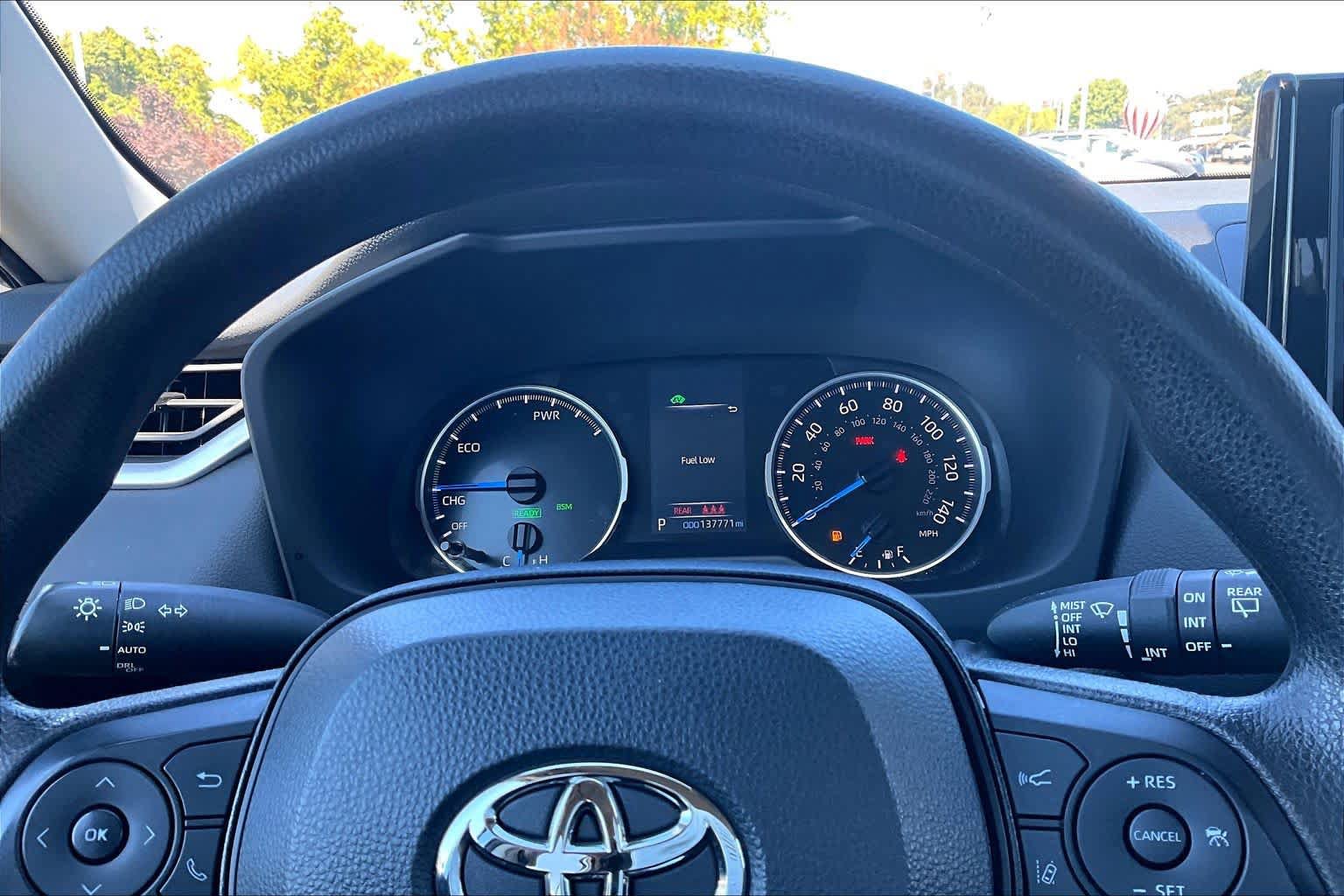 Used 2022 Toyota RAV4 XLE AWD/4WD image 25