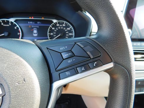 Used 2025 Nissan Altima 2.5 SV FWD image 18