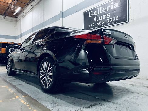 Used 2023 Nissan Altima 2.5 SV FWD image 4