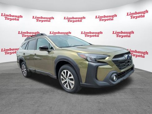 Used 2025 Subaru Outback Premium AWD/4WD image 19
