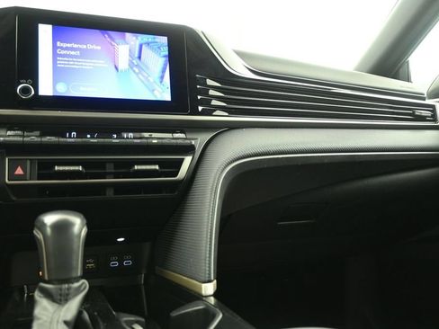 Used 2025 Toyota Camry SE FWD image 18