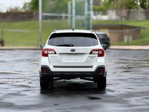 Used 2018 Subaru Outback 3.6R Touring AWD/4WD image 6