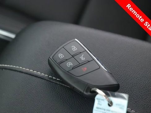 Used 2026 Chevrolet Traverse LT w/ Midnight/Sport Edition image 3