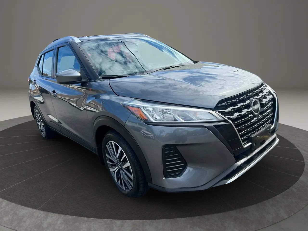 Used 2024 Nissan Kicks SV w/ Exterior Package FWD image 3