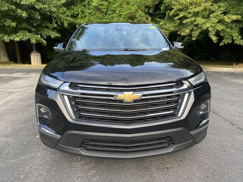 Used 2023 Chevrolet Traverse LT FWD image 3