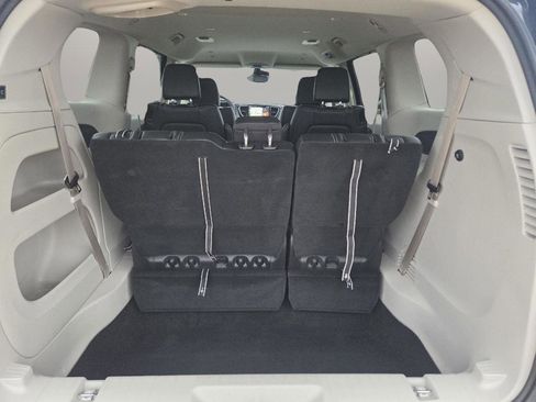 Used 2024 Chrysler Pacifica Touring-L image 35