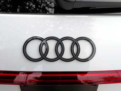 Used 2025 Audi SQ5 Premium Plus AWD/4WD image 38