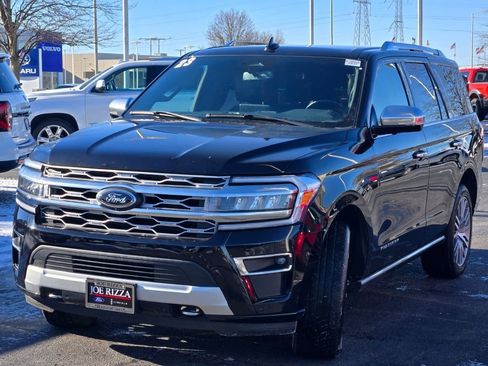 Used 2023 Ford Expedition Platinum image 3