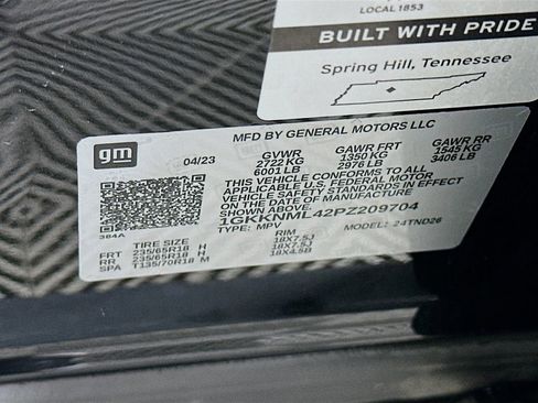 Used 2023 GMC Acadia SLT image 32