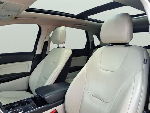 Used 2019 Ford Edge Titanium w/ Equipment Group 301A FWD image 16