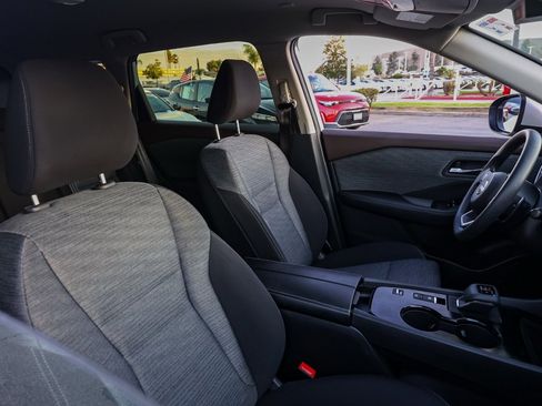 Used 2023 Nissan Rogue SV image 21