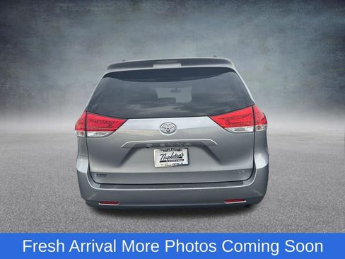 Used 2013 Toyota Sienna LE image 4