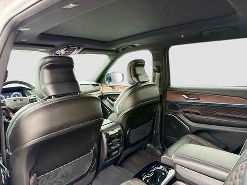 Used 2024 Jeep Grand Cherokee L Summit w/ High Altitude Package image 6