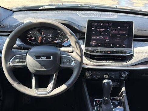 Used 2023 Jeep Compass Latitude w/ Sun and Sound Group AWD/4WD image 28
