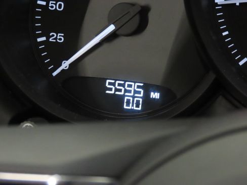 Certified 2026 Porsche Macan AWD/4WD image 17