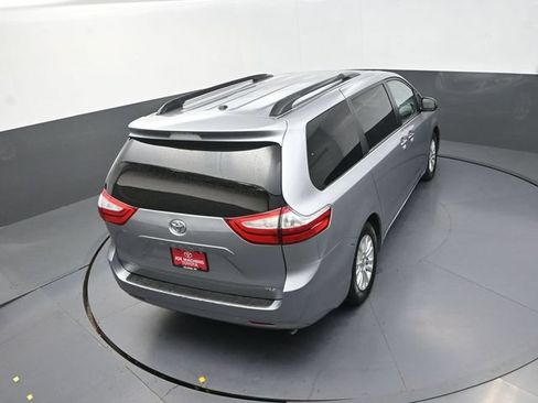 Used 2016 Toyota Sienna XLE FWD image 28