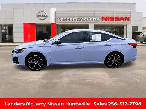 Used 2025 Nissan Altima 2.5 SR image 8